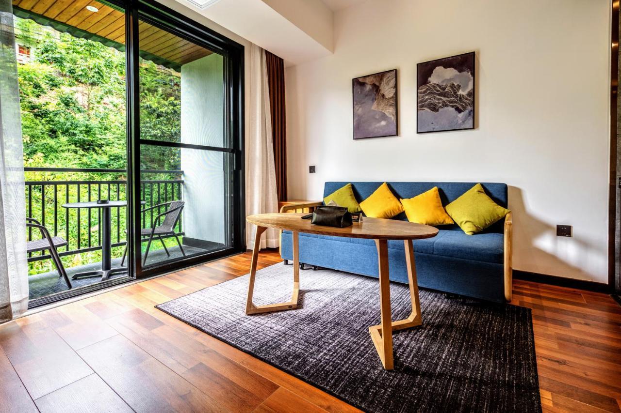 Whispering Mountains Boutique Hotel จางเจียเจี้ย ภายนอก รูปภาพ