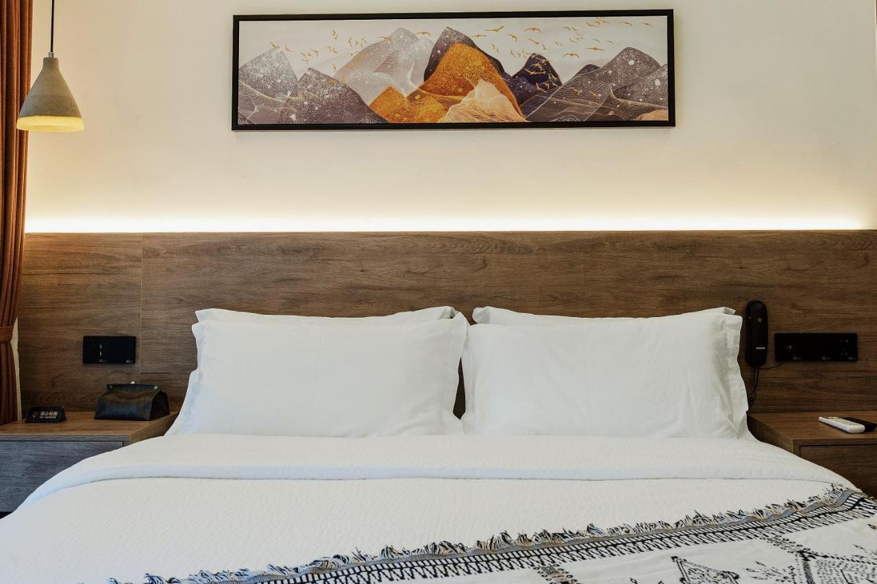 Whispering Mountains Boutique Hotel จางเจียเจี้ย ภายนอก รูปภาพ