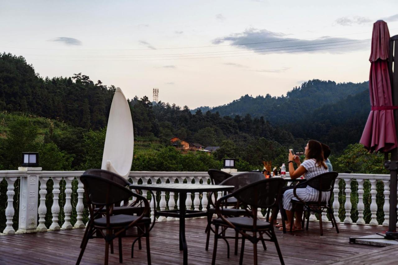 Whispering Mountains Boutique Hotel จางเจียเจี้ย ภายนอก รูปภาพ