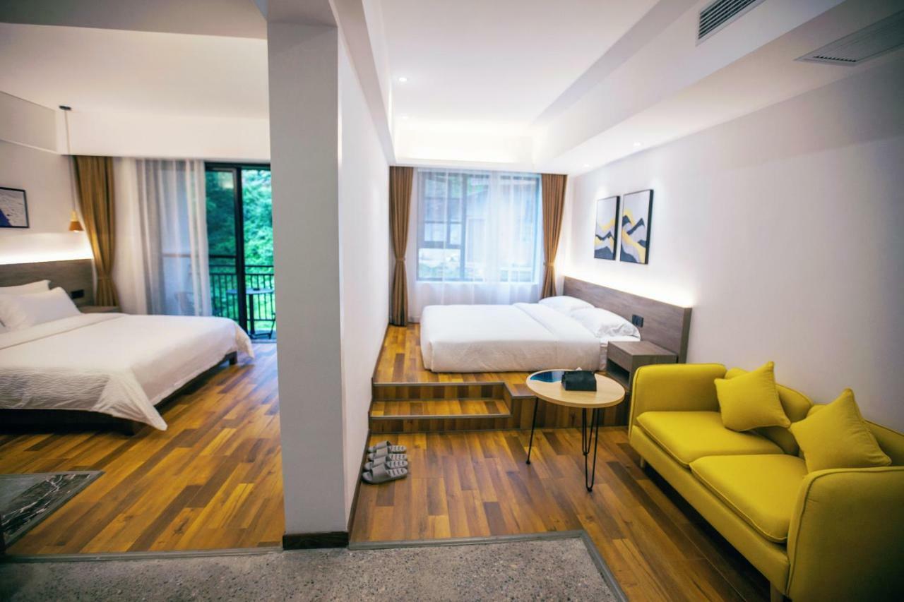 Whispering Mountains Boutique Hotel จางเจียเจี้ย ภายนอก รูปภาพ
