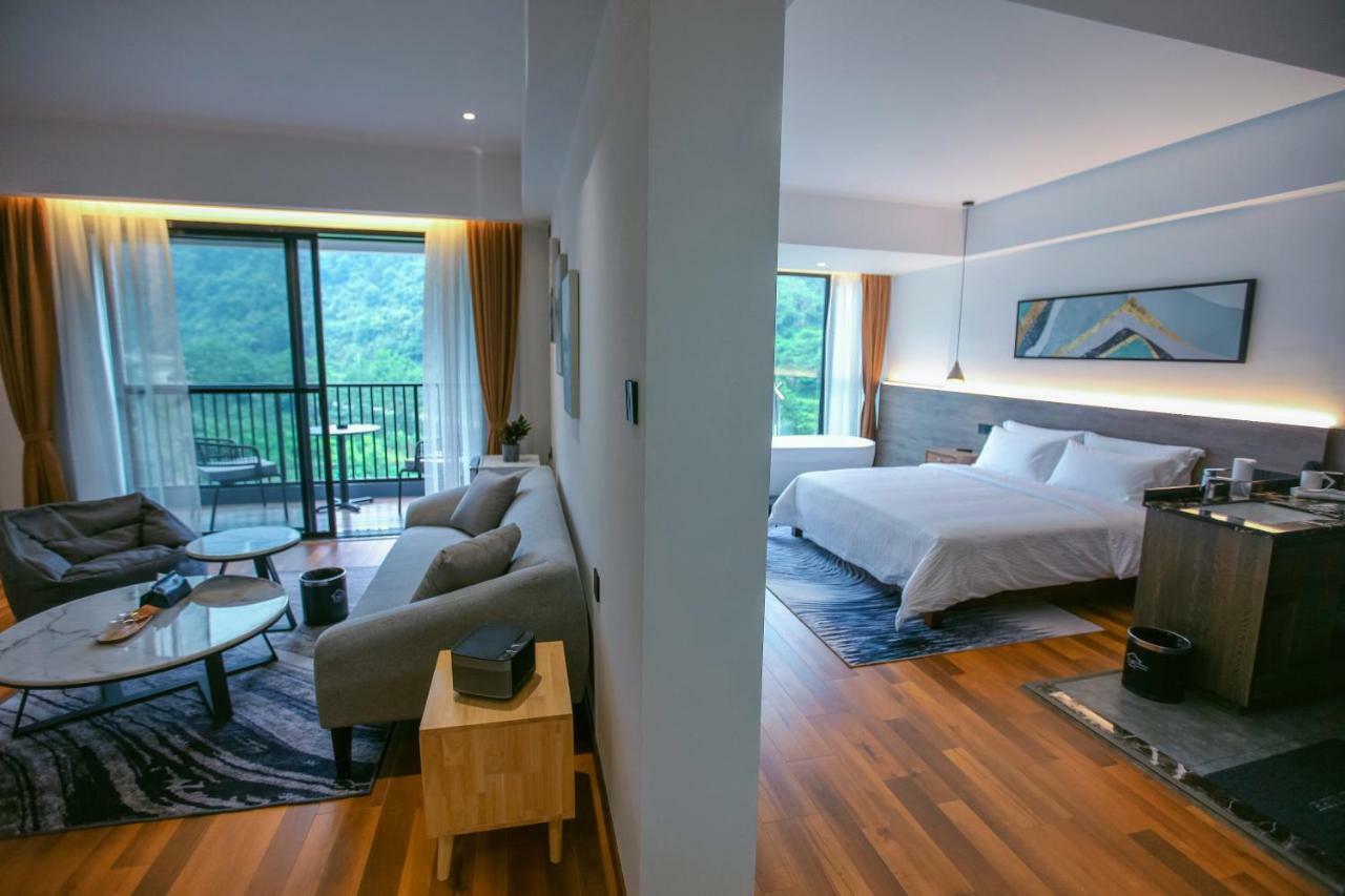 Whispering Mountains Boutique Hotel จางเจียเจี้ย ภายนอก รูปภาพ